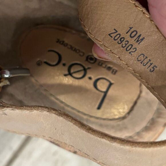 BOC Born Concept Tan Gold Metallic Leather Slingback Wedge Sandal Flowers Sz 10 - Picture 5 of 5